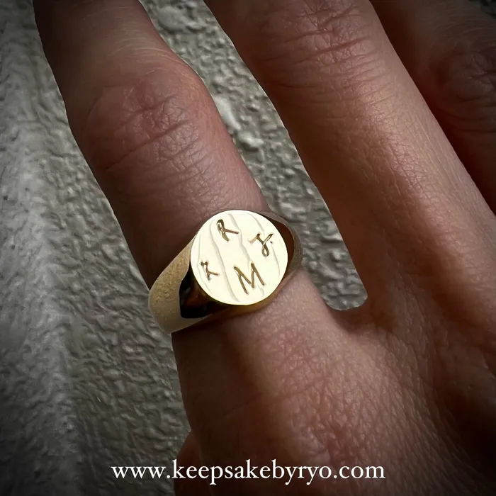 9K GOLD IMPRESSION: SIGNET RING WITH PERSONALIZED ENGRAVING Keepsake by Ryo Rings