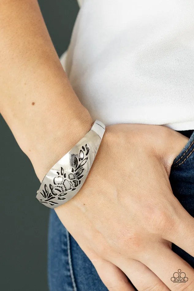 Bracelets diannesjewelryshop Paparazzi Fond of Florals Silver Bracelet