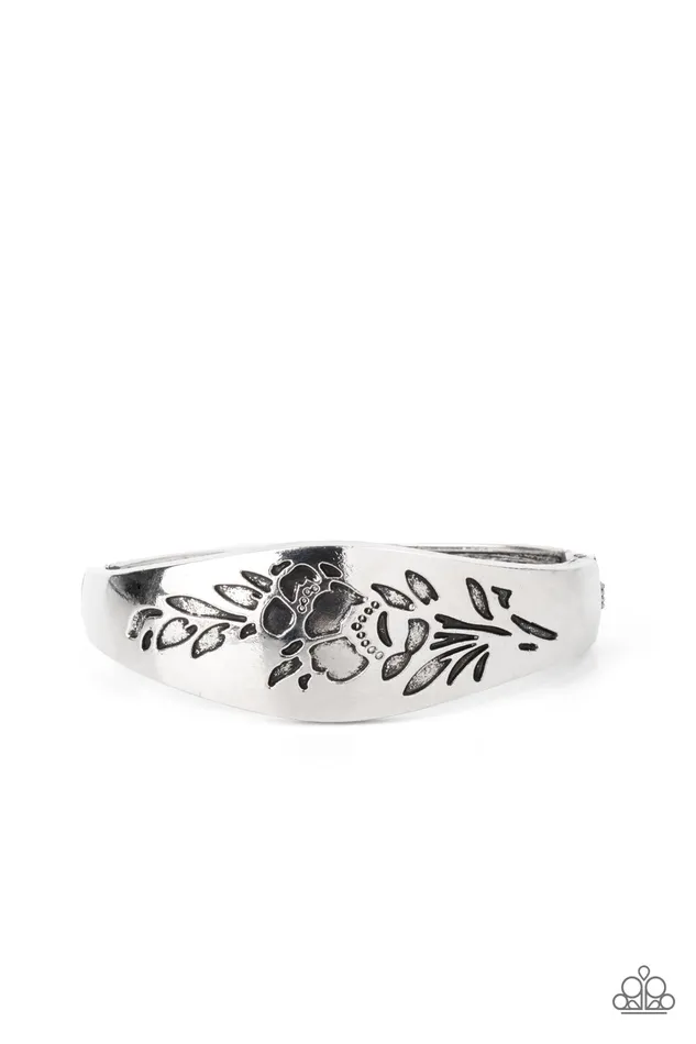 Bracelets | diannesjewelryshop Paparazzi Fond of Florals Silver Bracelet