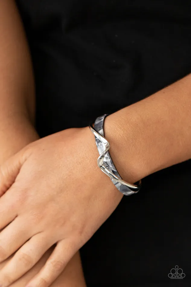 Bracelets Paparazzi Accessories Paparazzi Craveable Curves - Silver Bracelet