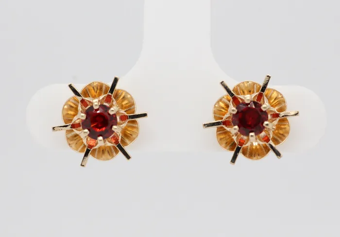 FULLERS PURCHASE FROM PUBLIC Earrings Estate 14KY .60 Cttw Garnet Buttercup Stud Earrings