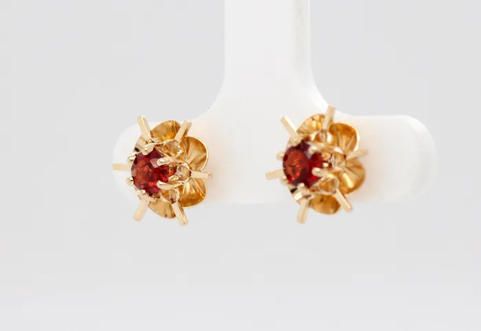 FULLER'S PURCHASE FROM PUBLIC Earrings | Estate 14KY .60 Cttw Garnet Buttercup Stud Earrings