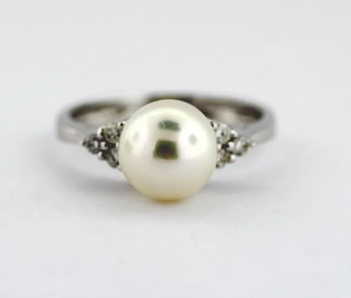 FULLERS PURCHASE FROM PUBLIC ESTATE 18KY 8.0 MM PEARL AND DIAMOND RING .15 CTTW H-I1 Rings