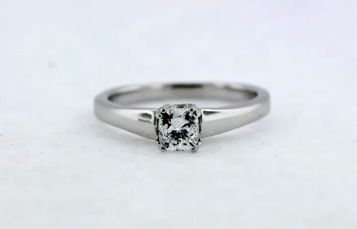 FULLERS PURCHASE FROM PUBLIC Rings 18KW .57 CTTW CUSHION DIAMOND RING .53 CT CTR G-SI1 N1227