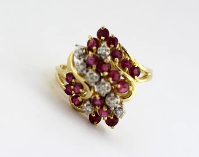 FULLERS PURCHASE FROM PUBLIC Rings ESTATE 14KY 1.00 CTTW RUBY AND DIAMOND RING .06 CTTW H-SI2