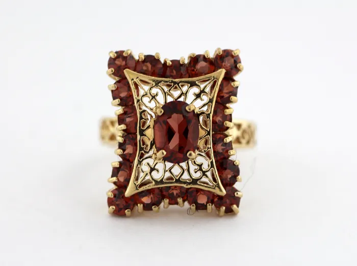 FULLERS PURCHASE FROM PUBLIC Rings Estate 14Ky 2.85 Cttw Garnet Ring