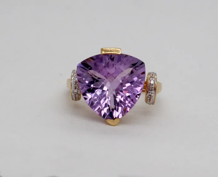 FULLERS PURCHASE FROM PUBLIC Rings Estate 14KY 3.25 Ct Amethyst and .05 Cttw Diamond Ring