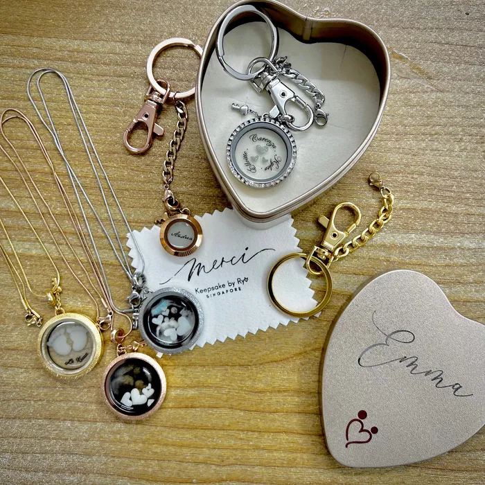 Keepsake by Ryo Necklaces | CURSIVE INITIAL TRIPLE INCLUSION HEART GLASS LOCKET