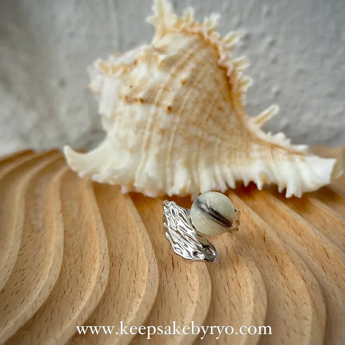 Keepsake by Ryo Rings GLOBES: Azure Seashell Ring